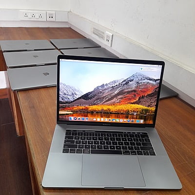 2017 Apple MacBook Pro with 3.1GHz Intel Core i7 (15-inch, 16GB RAM, 1TB Storage) Space Gray